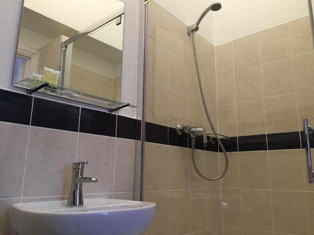 Garth Hotel Лондон Екстериор снимка